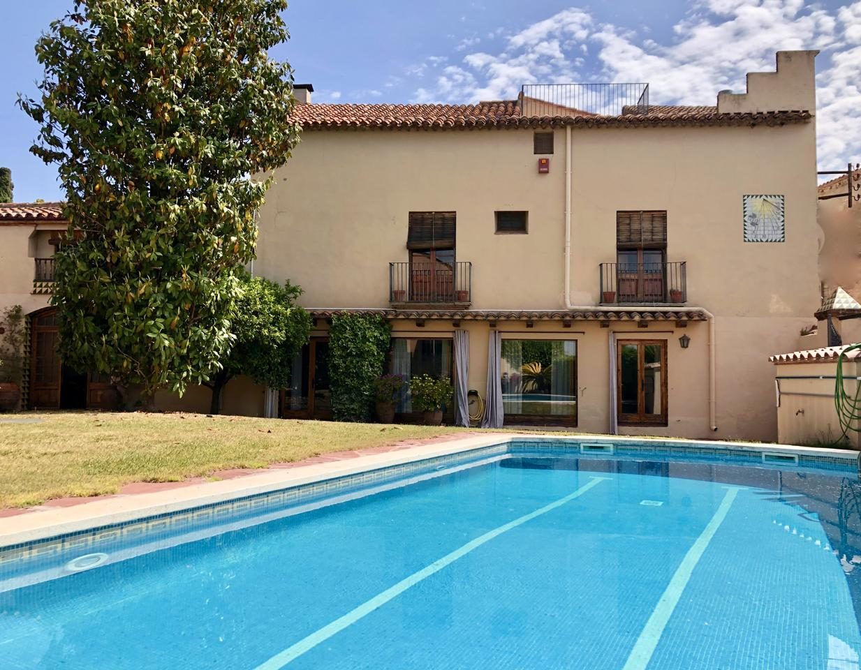Masía de 1850 con gran jardín y piscina