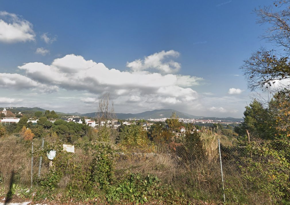 Building plot (ground floor + 2 storeys) in Can Font
